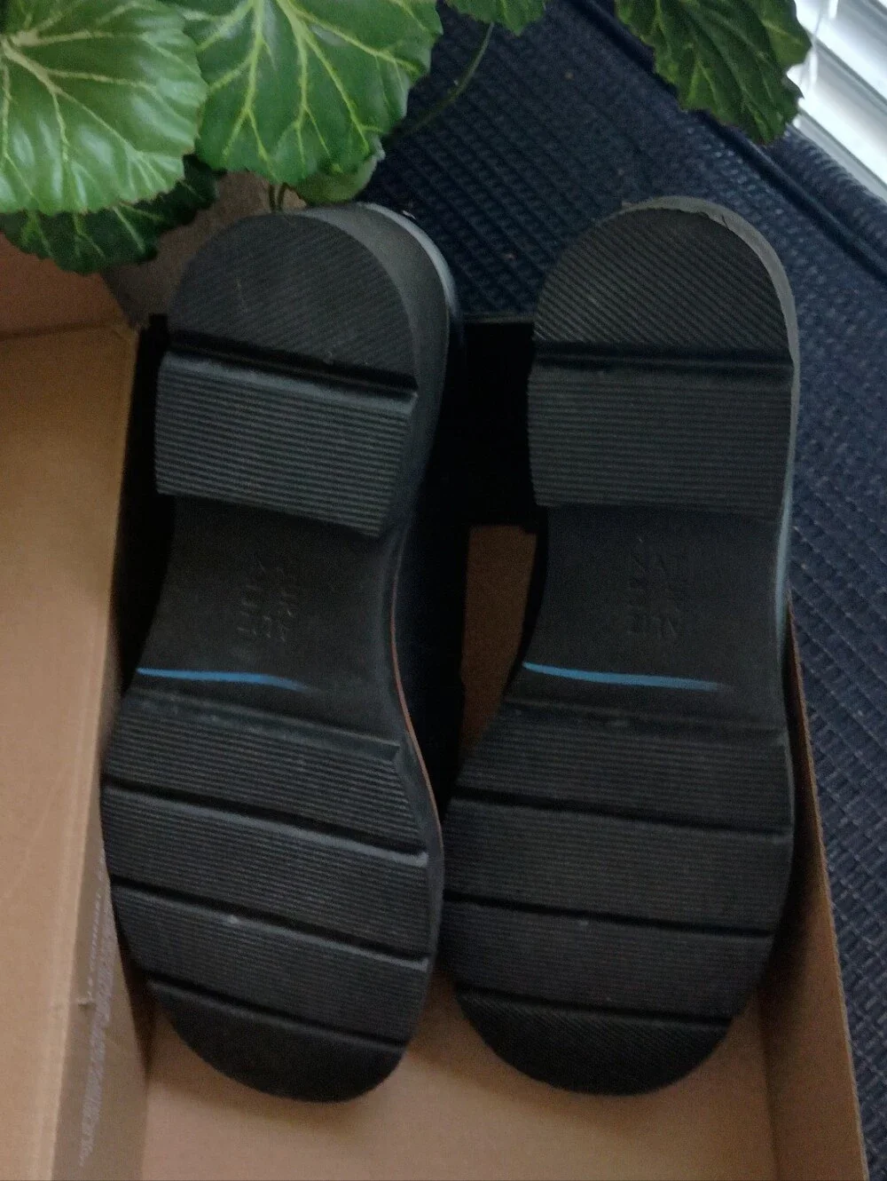 Like New Naturalizer Cabaret Black Leather Lug Sole Loafers 9